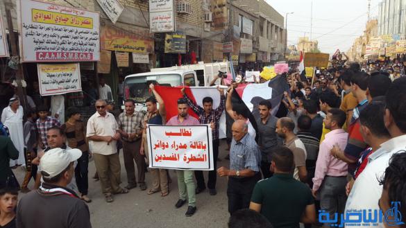 المئات يتظاهرون في مدينة الشطرة للمطالبة بالخدمات ومحاسبة المفسدين - تقرير مصور -
