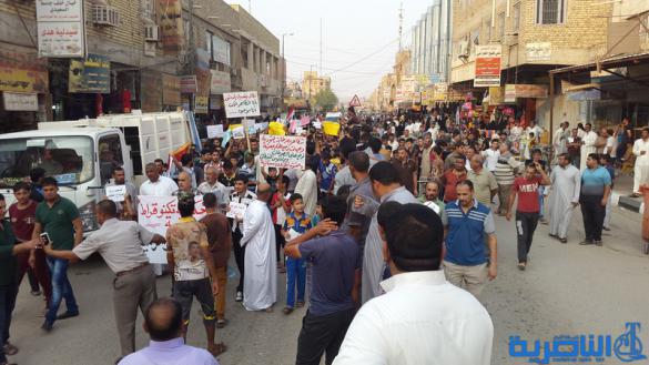 المئات يتظاهرون في مدينة الشطرة للمطالبة بالخدمات ومحاسبة المفسدين - تقرير مصور -