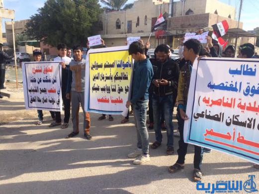  بالصور : رياضيون يتظاهرون في الناصرية ويهتفون ( الملاعب خط احمر )