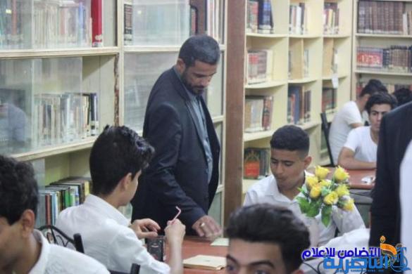 طلبة الإعدادية المركزية ينظمون زيارة علمية إلى مكتبة الإمام الباقر العامة في الناصرية