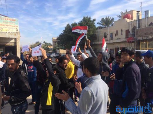  بالصور : رياضيون يتظاهرون في الناصرية ويهتفون ( الملاعب خط احمر )