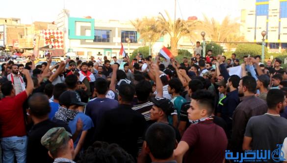 بالصور:العشرات في الناصرية يتظاهرون تضامنا مع اهالي البصرة