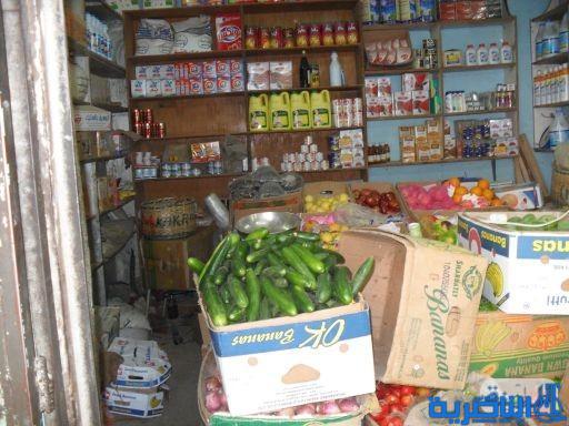 اعتقال ثمانية تجار للمواد الغذائية بعد ضبط أغذية فاسدة بمحالهم في مدينة الناصرية