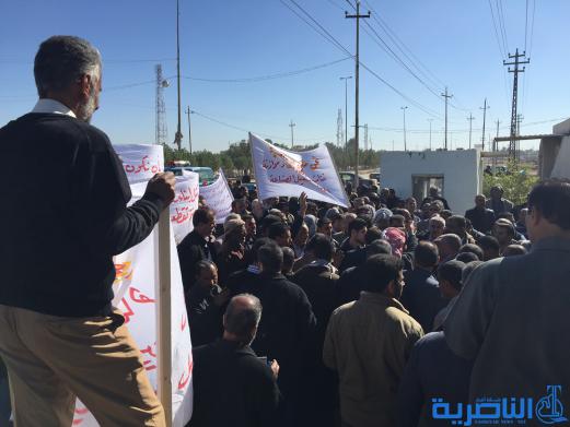 موظفو النسيج في الناصرية يتظاهرون للمطالبة بصرف رواتبهم المتاخرة - تقرير مصور -