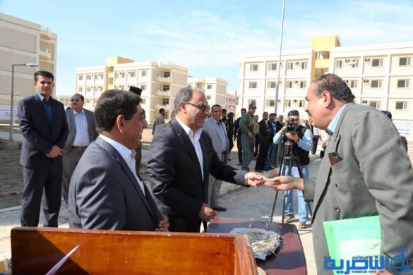 محافظ ذي قار يوزع 380 شقة سكنية في مجمع الشموخ على الشرائح المستفيده ويؤكد تواصل العمل في مشاريع سكنية اخرى - تقرير مصور -