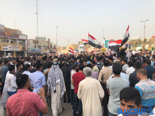  بالصور:متظاهرون في الناصرية للمطالبة بتحسين الخدمات 