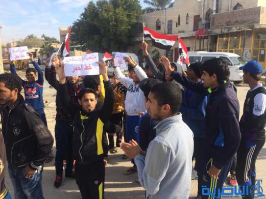  بالصور : رياضيون يتظاهرون في الناصرية ويهتفون ( الملاعب خط احمر )