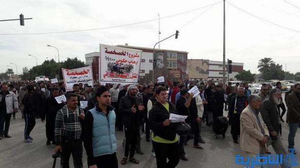 بالصور:العشرات يتظاهرون ضد الخصخصة في ذي قار