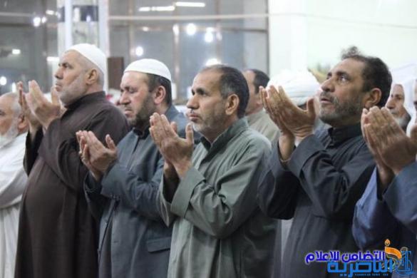 عشرات المصلين يحيون سنة الاعتكاف بمسجد الشيخ عباس الكبير في الناصرية - تقرير مصور - 