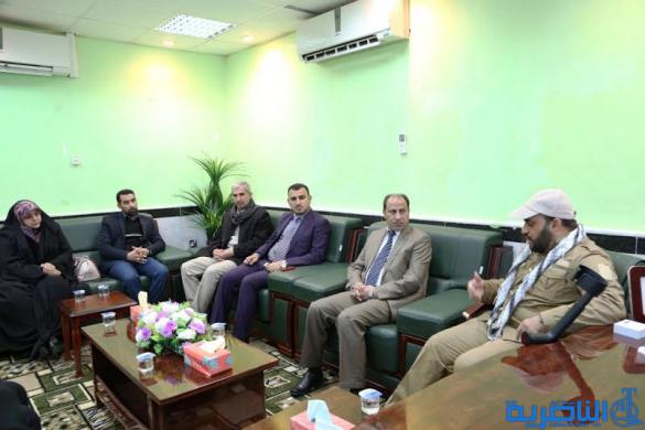  محافظ ذي قار يزور مكتب هيئة الحشد الشعبي ، ويؤكد حرص المحافظة على رعاية مقاتليه واسر الشهداء