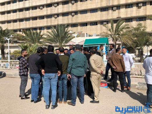 العشرات من الكوادر التمريضية يعتصمون في الناصرية للمطالبة بحقوقهم