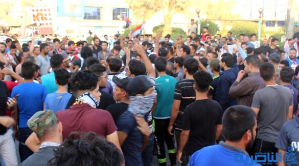 بالصور:العشرات في الناصرية يتظاهرون تضامنا مع اهالي البصرة