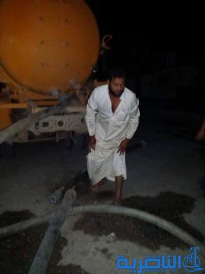بعد ان قضى ليلة العيد في &quot;منهول طافح&quot; ،عامل مجاري يحضى بتكريم المحافظ