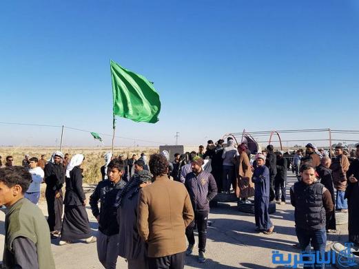 متظاهرون غاضبون يقطعون طريق (الجبايش - ناصرية ) للمطالبة بانجاز الممر الثاني منه - تقرير مصور-