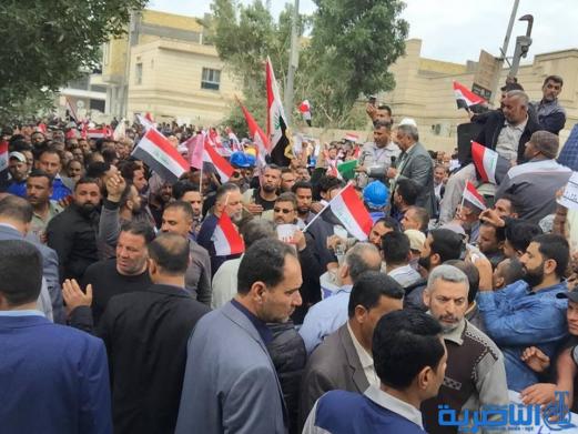 موظفو ماء ذي قار يتظاهرون للمطالبة بتحسين الرواتب - تقرير مصور -