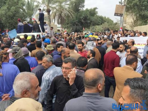 موظفو ماء ذي قار يتظاهرون للمطالبة بتحسين الرواتب - تقرير مصور -