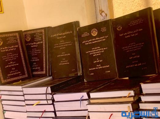 البصرة تتبرع لكلية التربية في سوق الشيوخ بـ 300 اطروحة جامعية