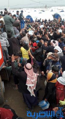 بالصور: الدفاع المدني في ذي قار يرسل مساعدات انسانية لنازحي الموصل