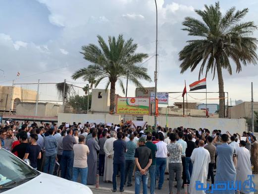 العشرات يتظاهرون في الناصرية ضد الاساءة للرموز الدينية
