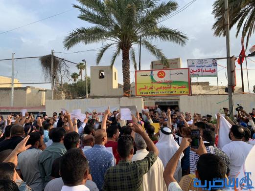 العشرات يتظاهرون في الناصرية ضد الاساءة للرموز الدينية