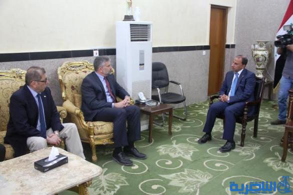 محافظ ذي قار يستقبل القنصل الامريكي ، والاخير يعد بوضع خطة للاهتمام بالقضايا الاقتصادية والمواقع الاثارية