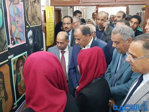 الناصري يفتتح معرض تربية ذي قار للرسم والخط العربي 