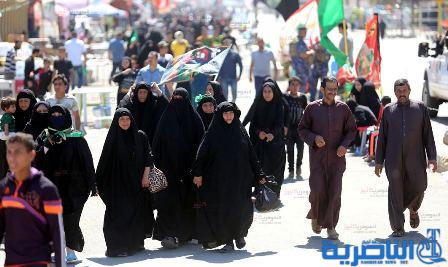  بالصور.. استمرار التوافد على &quot;باب الحوائج&quot;