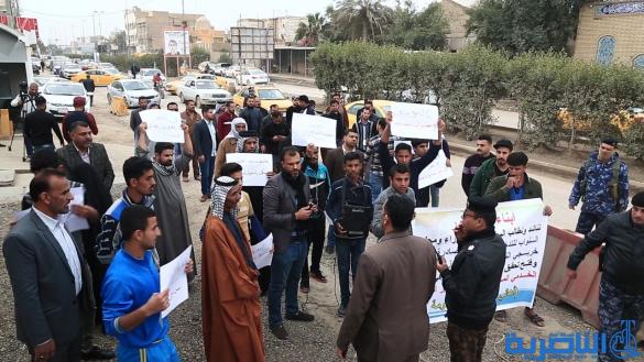 العشرات من سكنة ناحية اور يتظارهون في الناصرية للمطالبة بتحسين الخدمات - تقرير مصور -