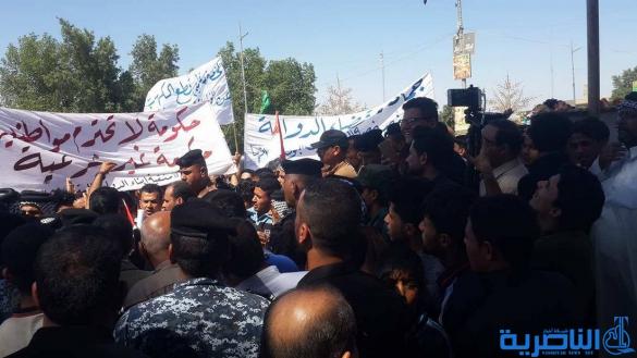 العشرات يتظاهرون في الدواية لدعم البطاقة التموينية واستثنائهم من الخصخصة - تقرير مصور -
