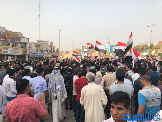  بالصور:متظاهرون في الناصرية للمطالبة بتحسين الخدمات 