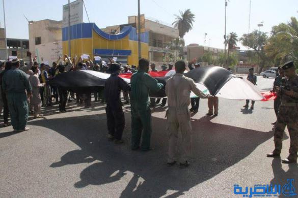  العشرات من الاجراء اليوميين يتظاهرون في الناصرية للمطالبة بزيادة الاجور - تقرير مصور -