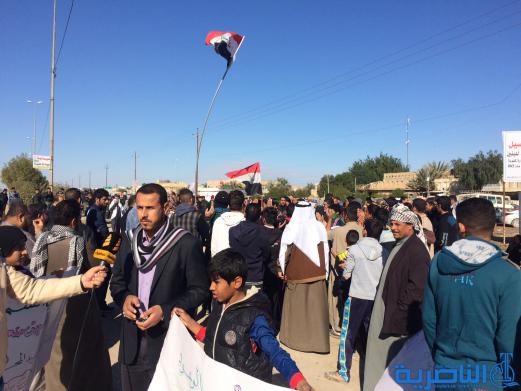 متظاهرون في الناصرية يقطعون طريقا رئيسيا للمطالبة بالخدمات - تقرير مصور -