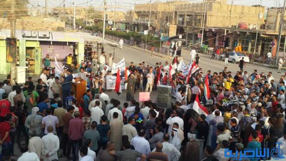 العشرات من اهالي الرفاعي يتظاهرون ضد ادارة حقل الغراف النفطي - تقرير مصور -
