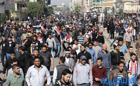 بالصور .. موجات المتظاهرين تضرب أسوار المنطقة الخضراء وتسمع صوتها