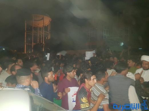بالصور: متظاهرون يغلقون مقر شركة الخصخصة في قضاء الرفاعي