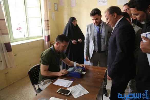 بالصور:محافظ ذي قار يحيى الناصري يدلي بصوته في يوم الاقتراع العام