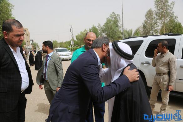 بالصور:محافظ ذي قار يحيى الناصري يدلي بصوته في يوم الاقتراع العام