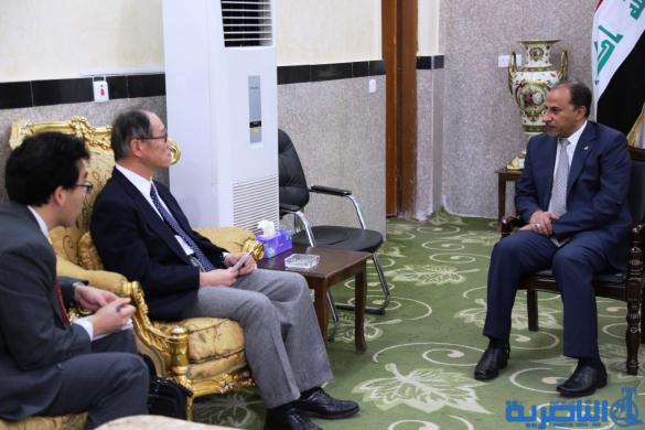 محافظ ذي قار يستقبل السفير الياباني ، والاخير يؤكد ان عمل الشركات اليابانية في ذي قار بظروف امنة يشجع بقية الشركات على القدوم الى المحافظة- تقرير مصور - 