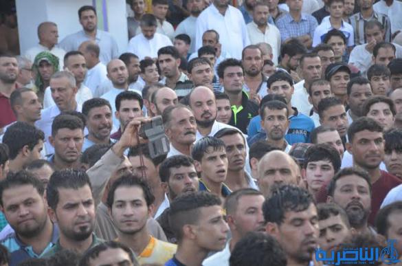 بالصور : قلعة سكر تتظاهر ضد ادارتها المحلية ، وتقفل مبنى المجلس البلدي