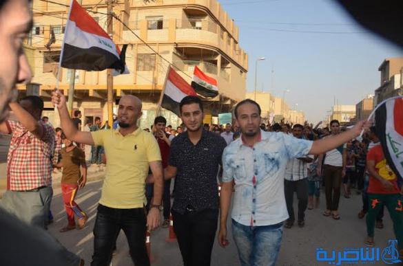بالصور : قلعة سكر تتظاهر ضد ادارتها المحلية ، وتقفل مبنى المجلس البلدي