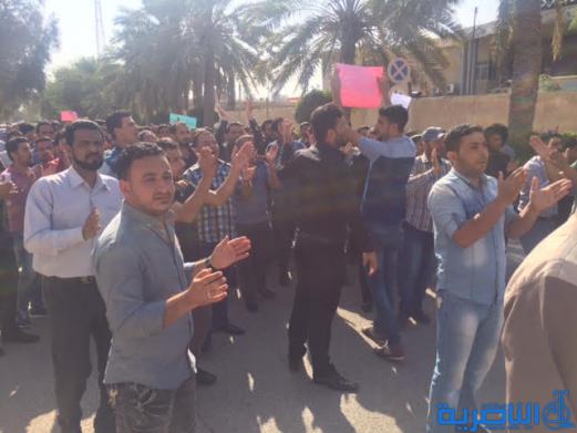  العشرات من الاجراء والمتعاقدين في محطة كهرباء الناصرية يتظاهرون للمطالبة بصرف رواتبهم المتأخرة منذ ثلاثة اشهر - تقرير مصور -