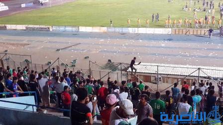 بالصور.. هذا ما فعله جمهور الشرطة بملعب الشعب الدولي بعد خسارة فريقه