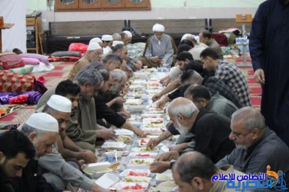 عشرات المصلين يحيون سنة الاعتكاف بمسجد الشيخ عباس الكبير في الناصرية - تقرير مصور - 