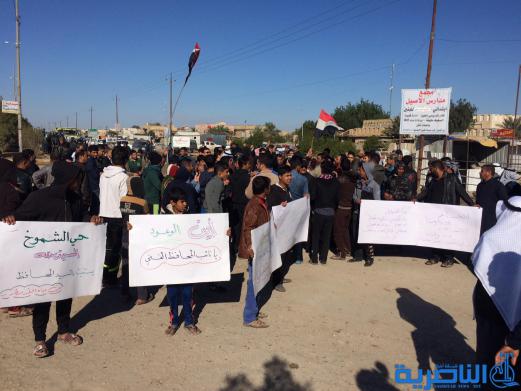 متظاهرون في الناصرية يقطعون طريقا رئيسيا للمطالبة بالخدمات - تقرير مصور -