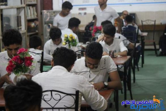 طلبة الإعدادية المركزية ينظمون زيارة علمية إلى مكتبة الإمام الباقر العامة في الناصرية