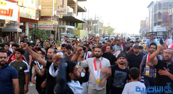 بالصور:العشرات في الناصرية يتظاهرون تضامنا مع اهالي البصرة