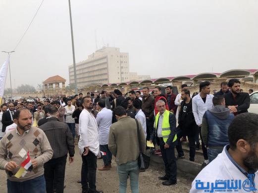 ذي قار :ذوو المهن الصحية يعتصمون احتجاجا على &quot;التسويف&quot; في تنفيذ مطالبهم 