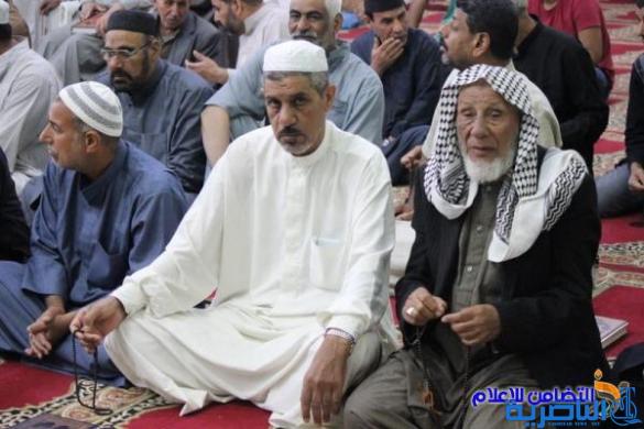 عشرات المصلين يحيون سنة الاعتكاف بمسجد الشيخ عباس الكبير في الناصرية - تقرير مصور - 