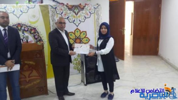 تلميذة من مبرات التضامن للأيتام تمثل مدارس الشطرة في مهرجان الخطابة والشعر