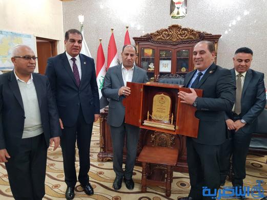 نقابة المعلمين العراقيين تكرم محافظ ذي قار 
